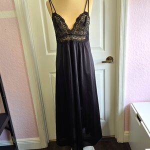 Vassarette Vintage Long ‎ Black Nightgown with lace size S Lingerie Made In USA